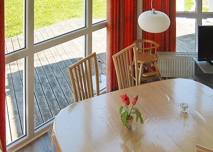 度假居 6 Person In *